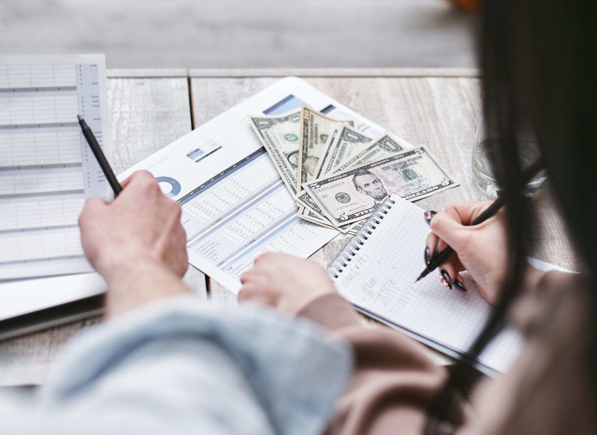 Consultoría fiscal, jurídica y de negocios